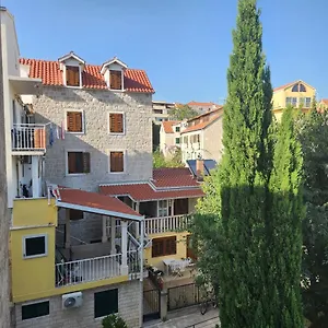 Homestay Dubai, Split