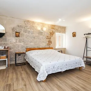 Apartment Sweet Luri, Split